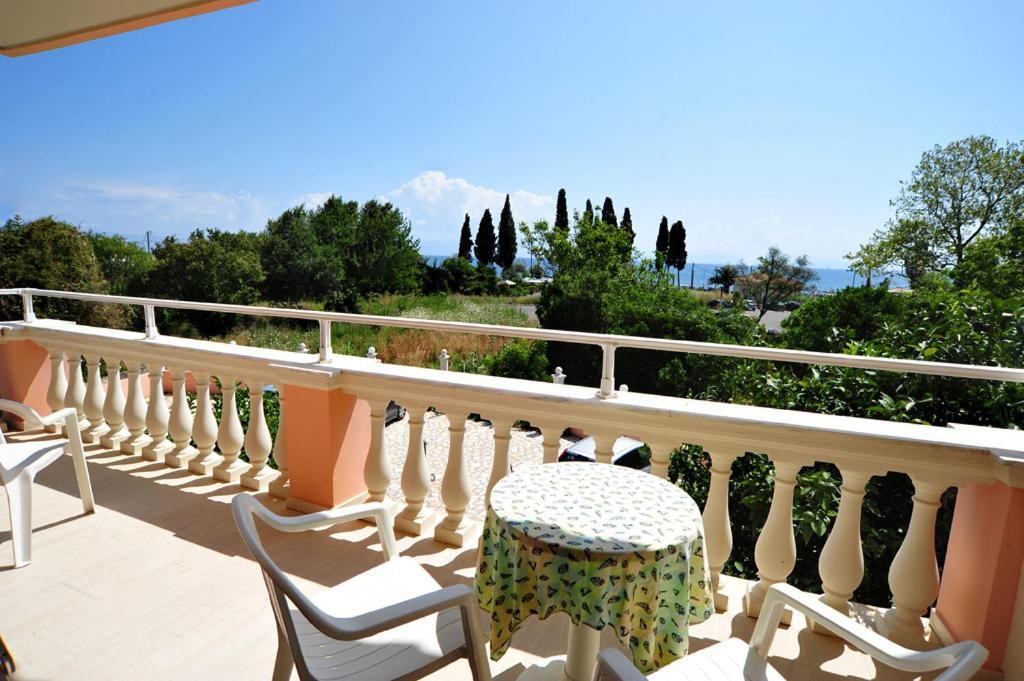 Apartments Corfu Sun Pool Side Беницес Стая снимка